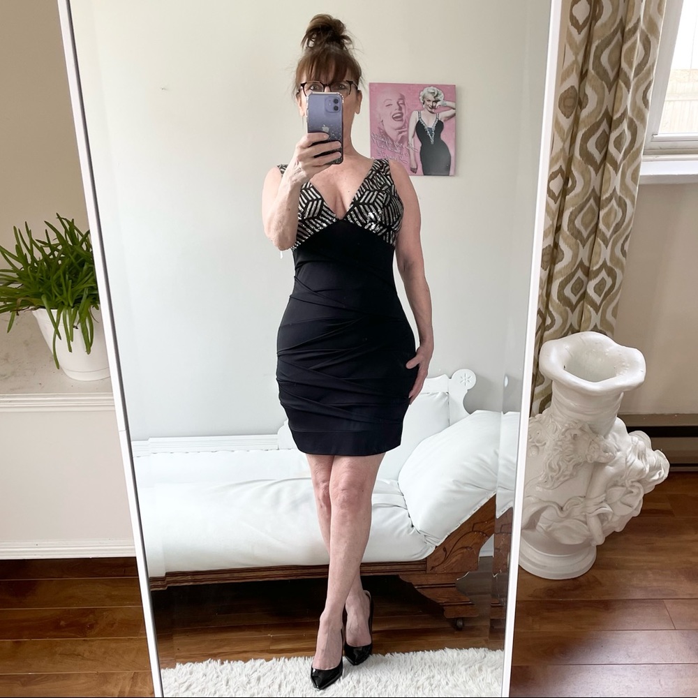 BLACK SLEEVELESS DRESS FORM FIT STRETCH LOW V NECK SILVER SEQUINS ZIPPER